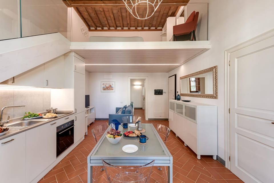 Kitchen or kitchenette, Dining area, oven, stove