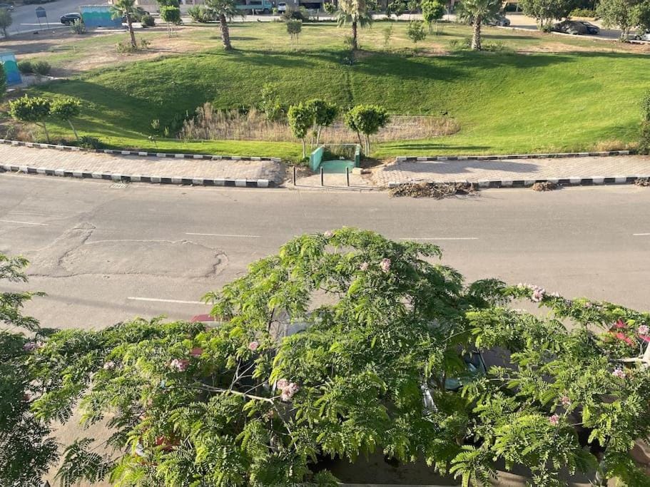 Garden view, Street view