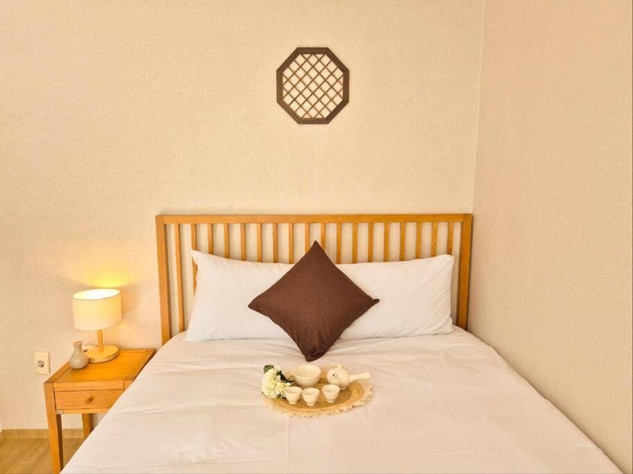 Best location Gangnam Yeoksam 2bedroom Upp to four people Apartment in Seoul