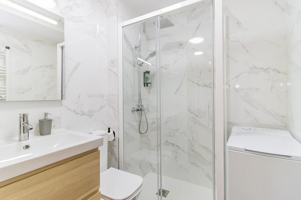 Shower, Toilet, Bathroom, towels