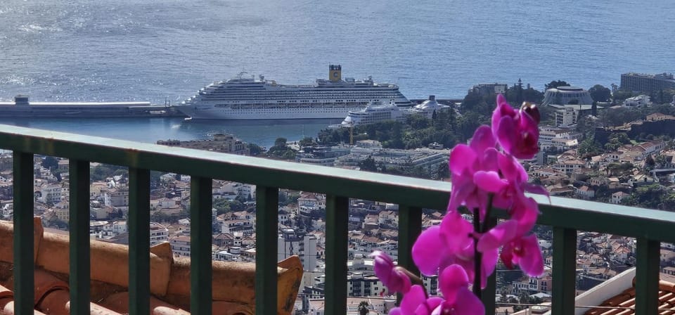 Nearby landmark, Day, Natural landscape, View (from property/room), Balcony/Terrace, City view, Sea view