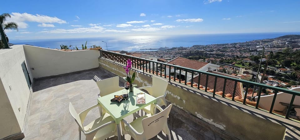 Day, Natural landscape, View (from property/room), Balcony/Terrace, Dining area, Mountain view, Sea view