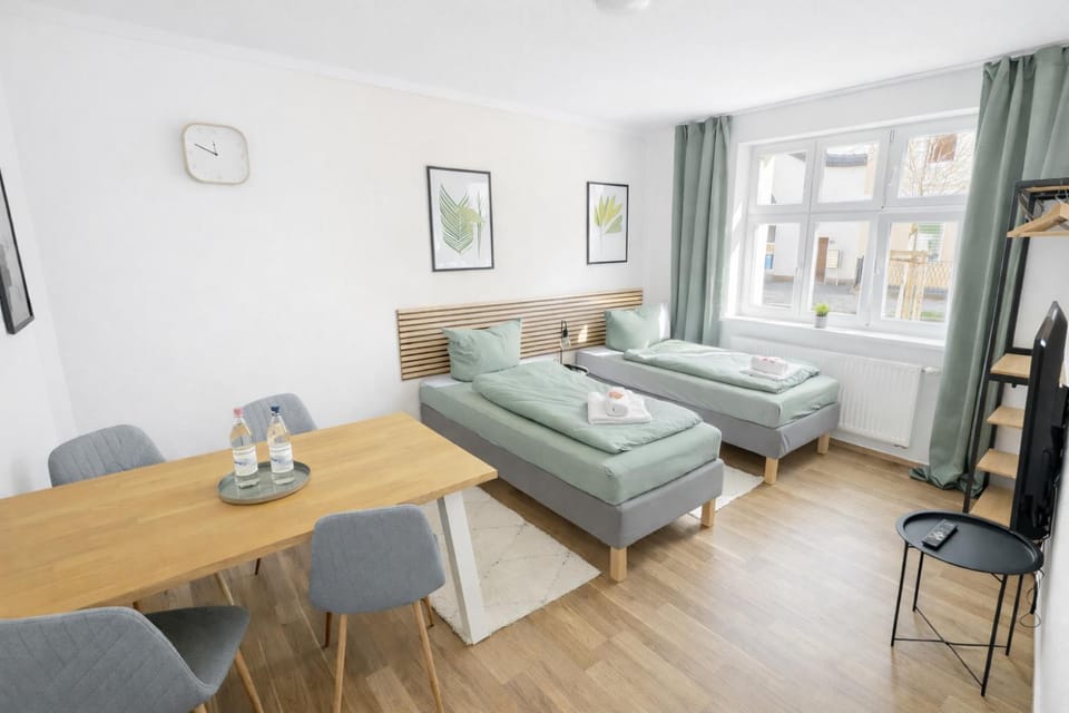 Bed, TV and multimedia, Dining area, Bedroom, wardrobe