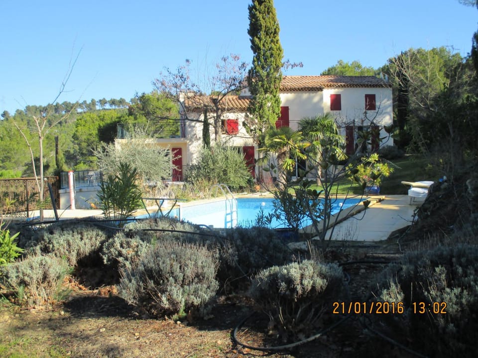 Property building, Day, Swimming pool
