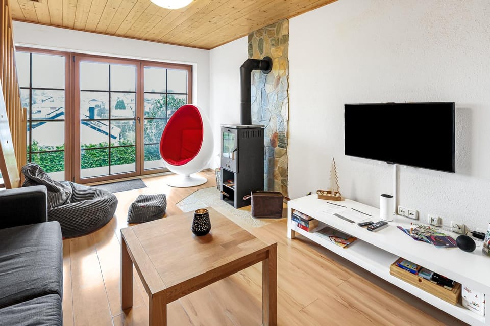 TV and multimedia, Living room, Seating area, Evening entertainment