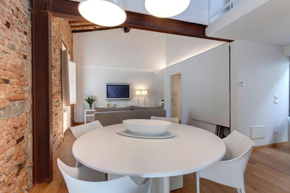 TV and multimedia, Kitchen or kitchenette, Living room, Seating area, Dining area