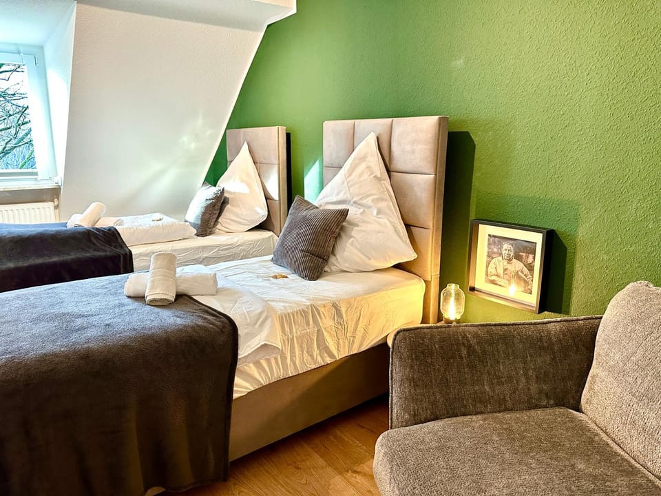 Communal lounge/ TV room, Bed, Bedroom