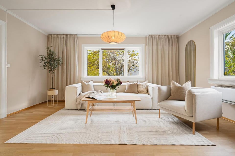 Living room, Seating area