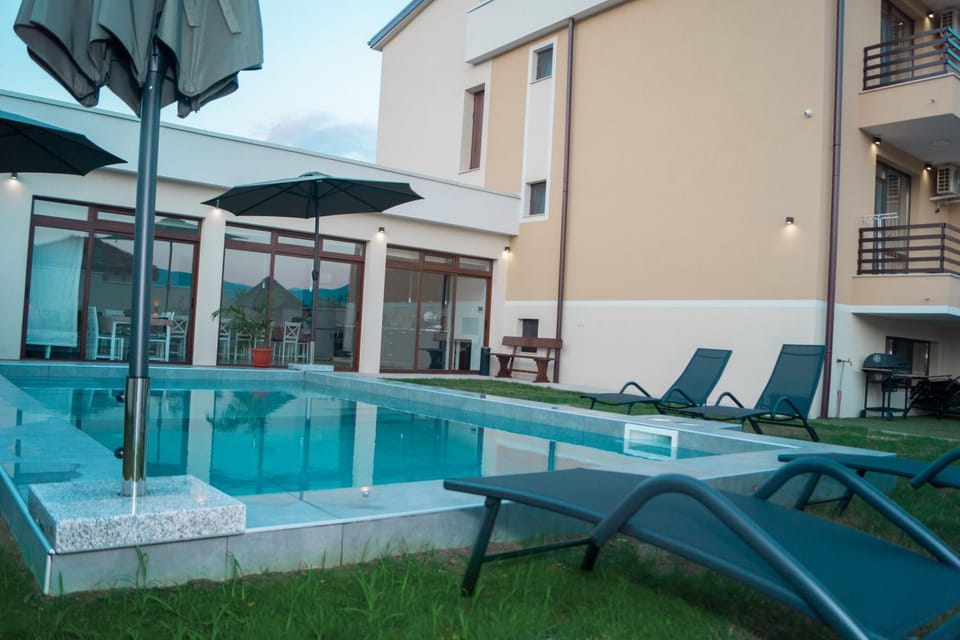 Property building, Patio, Day, Swimming pool, sunbed