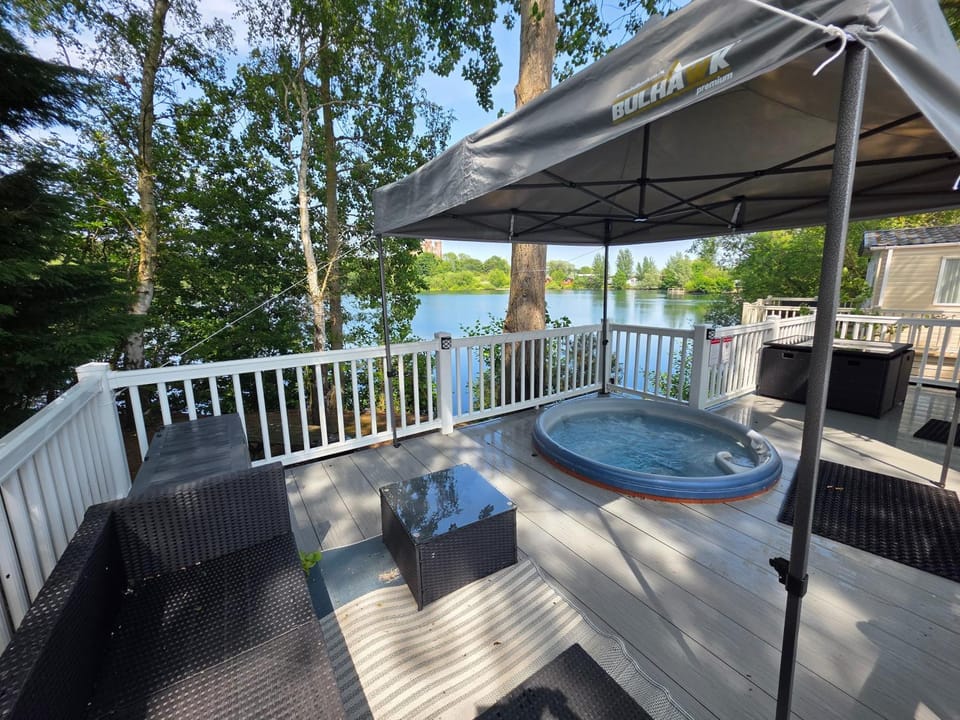 Nestled beneath the trees is this beauty a 3 bed property with hot tub and stunning views House in Tattershall