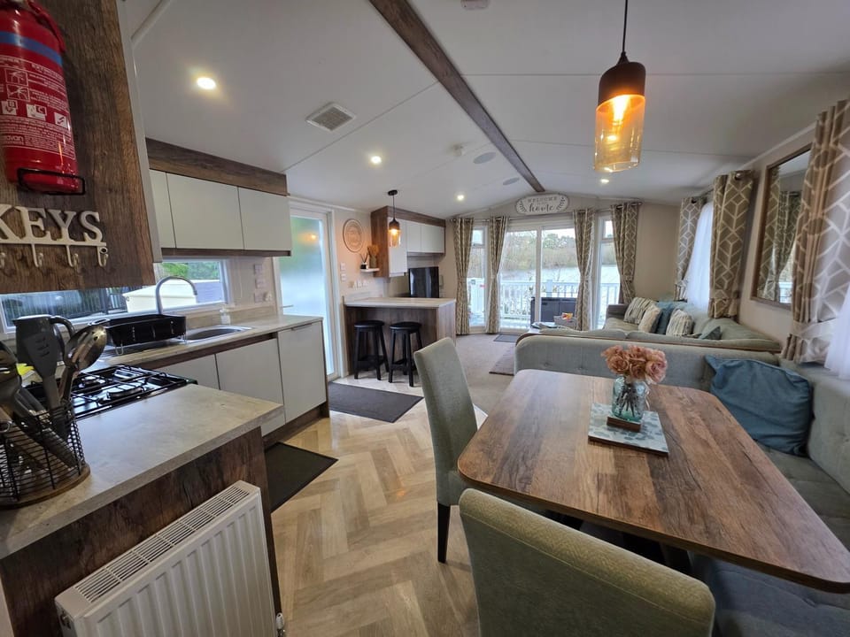 Nestled beneath the trees is this beauty a 3 bed property with hot tub and stunning views House in Tattershall