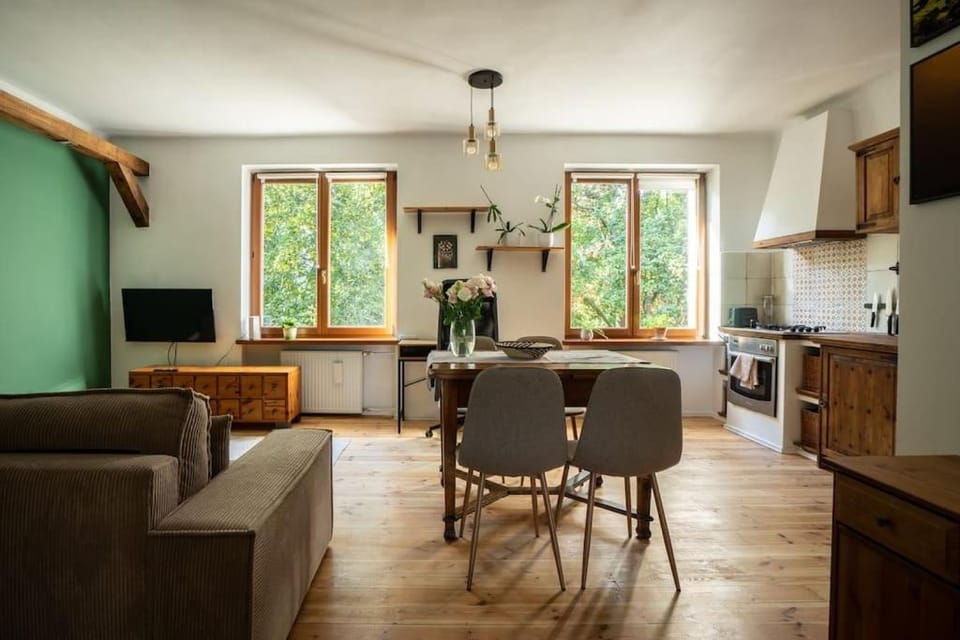 oompH True Tree House Warszawa Moko Apartment in Warsaw