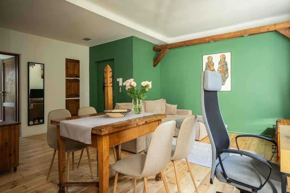 oompH True Tree House Warszawa Moko Apartment in Warsaw