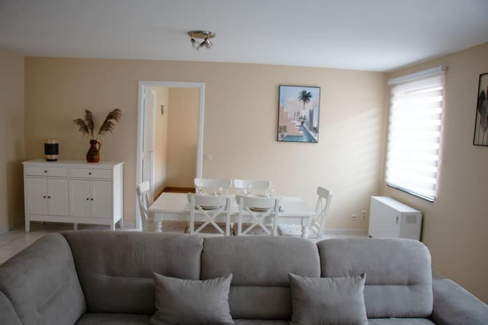 Séjour en bord de Meuse avec garage Apartment in Dinant