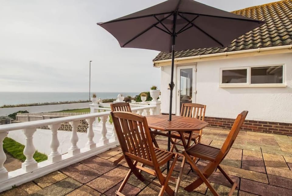 Property building, Patio, Natural landscape, View (from property/room), Balcony/Terrace, Seating area, Dining area, Sea view