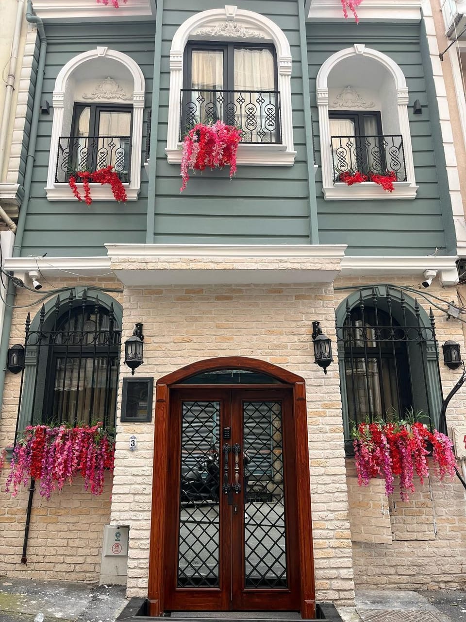 Facade/entrance