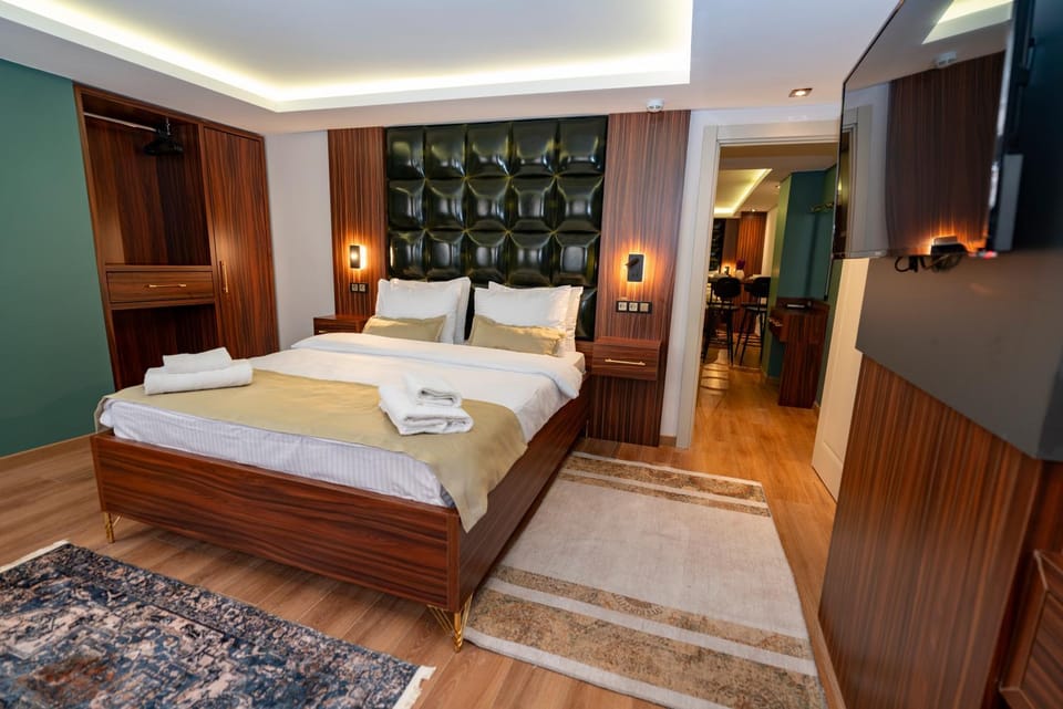 Bed, TV and multimedia, Photo of the whole room, Bedroom, wardrobe