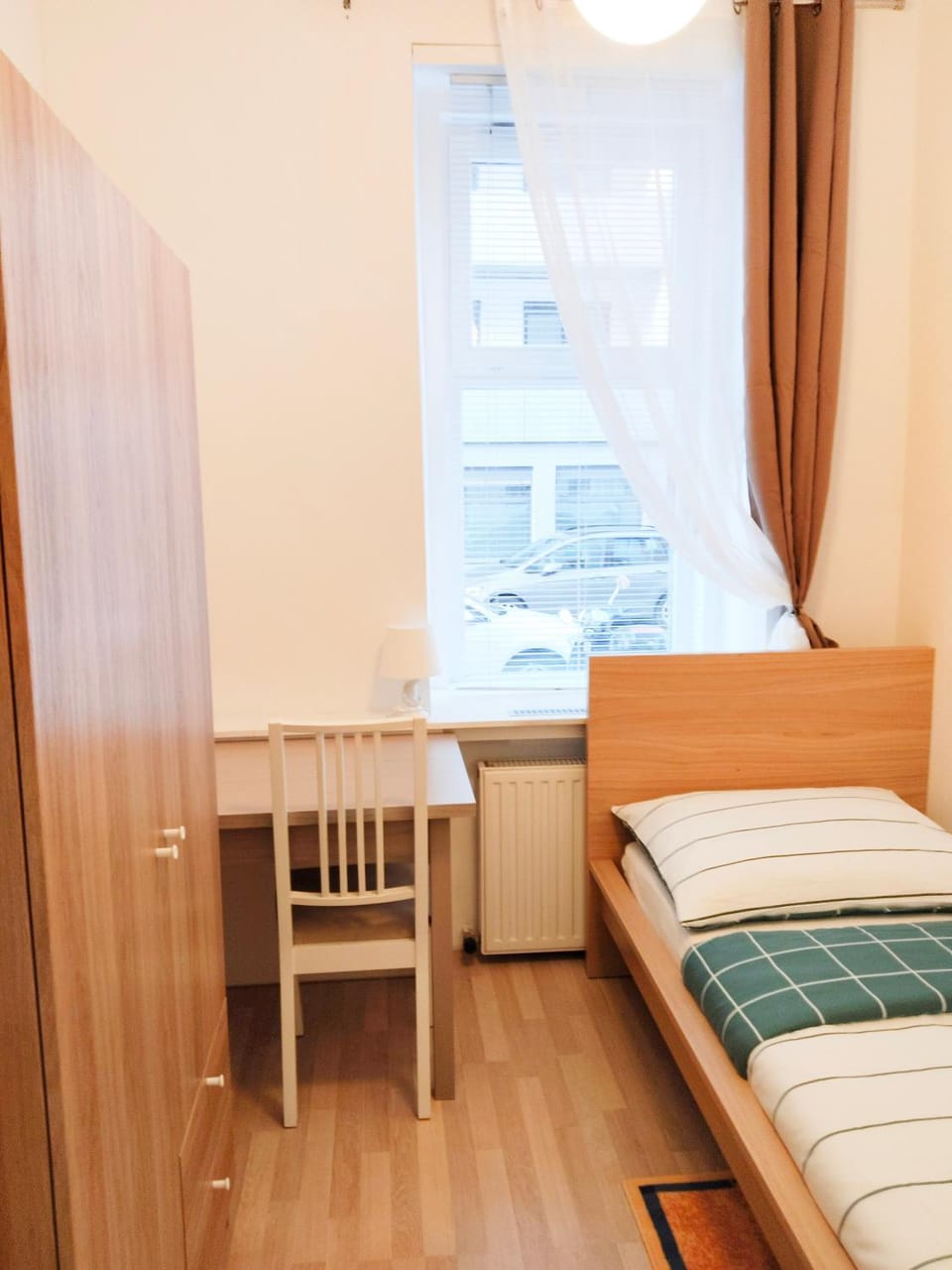 FAVORIT-ROOMS , direkt Metro connection U1 to Centralstation-Airport and City-Center Hostel in Vienna