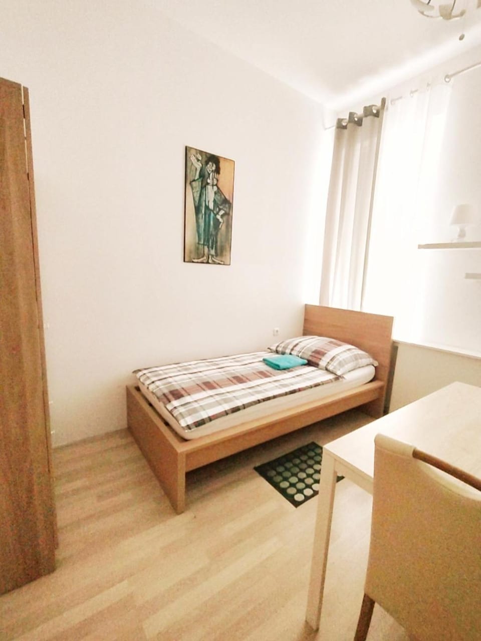 FAVORIT-ROOMS , direkt Metro connection U1 to Centralstation-Airport and City-Center Hostel in Vienna