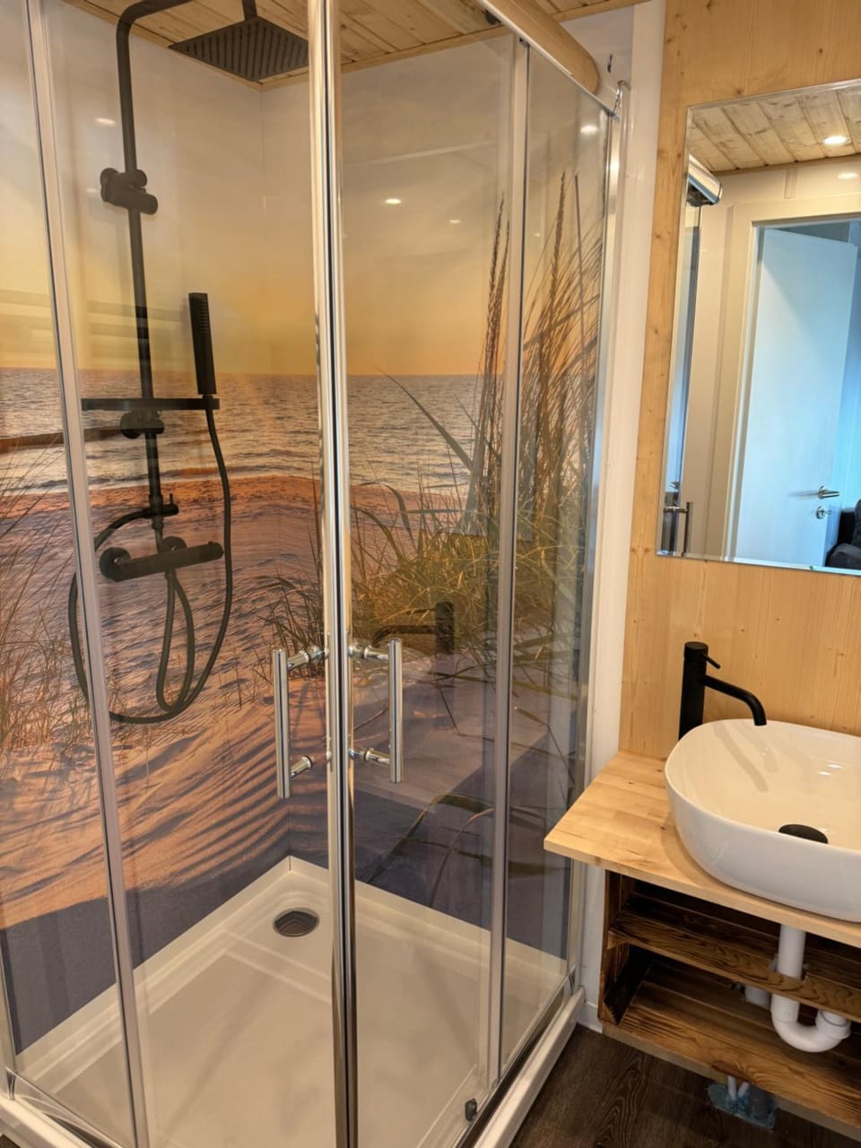 Vindua Pape - Festlieger Docked boat in Schwerin