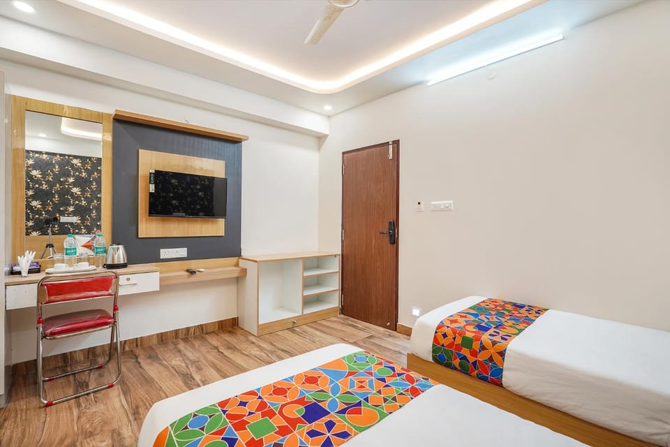 Bed, TV and multimedia, Bedroom, wardrobe