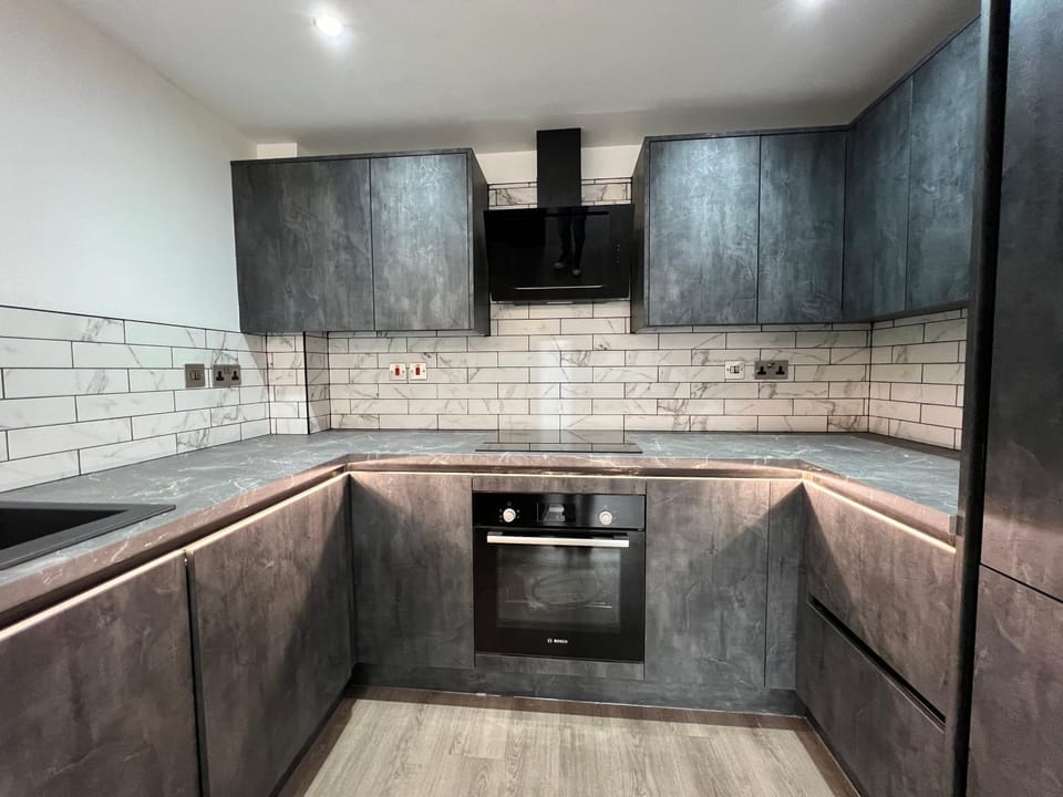 Luxury 2 Bed Apartment - Contractor Friendly - FREE Parking - WIFI & High Tech - 2 Bathrooms - Apartment in Huntingdonshire District