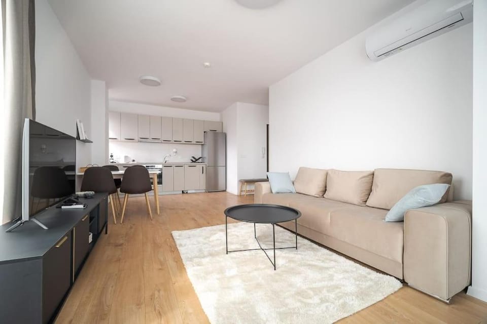 TV and multimedia, Kitchen or kitchenette, Living room, Dining area, air conditioner