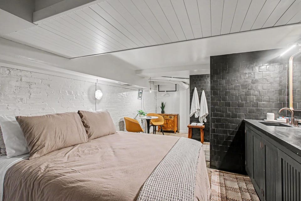 Kingsley House Bed & Breakfast - Full Home Bed and Breakfast in Fennville