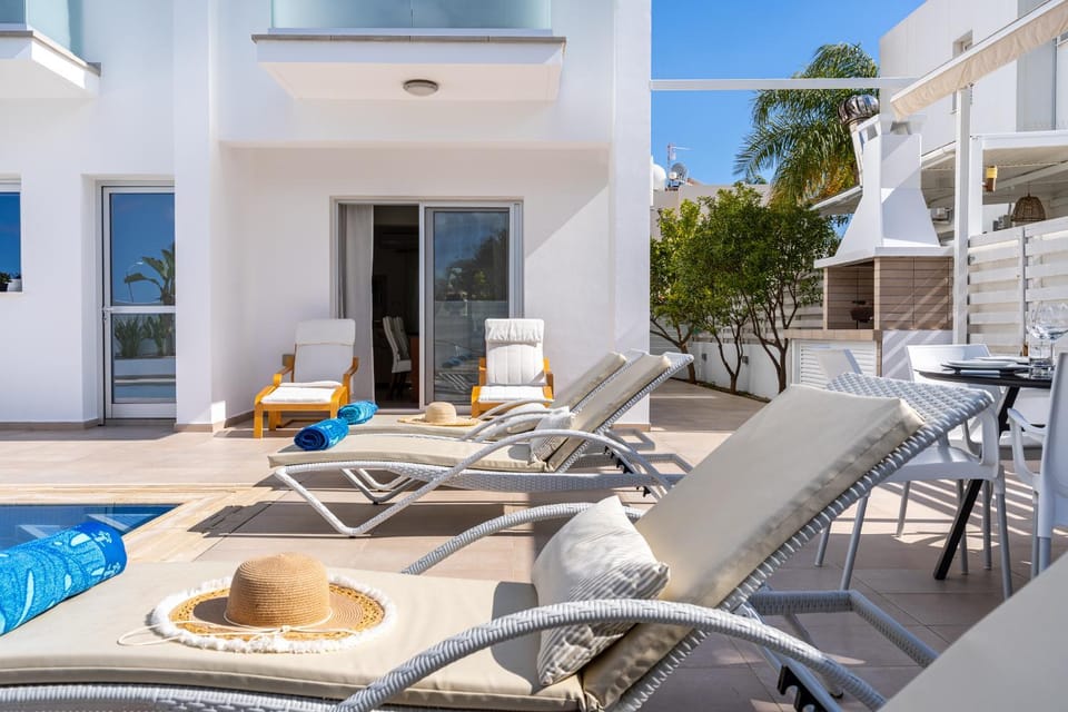 Property building, Day, Pool view, sunbed