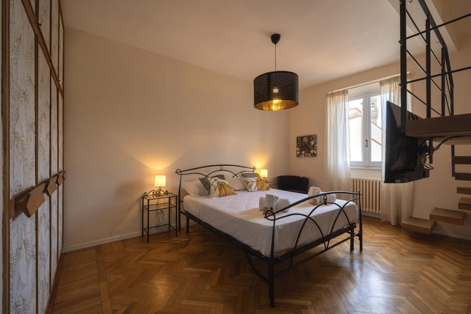 Bedroom, wardrobe, air conditioner