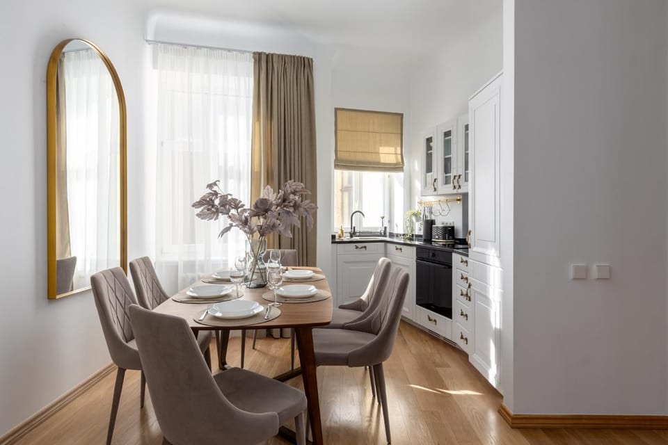 Kitchen or kitchenette, Dining area, oven, stove