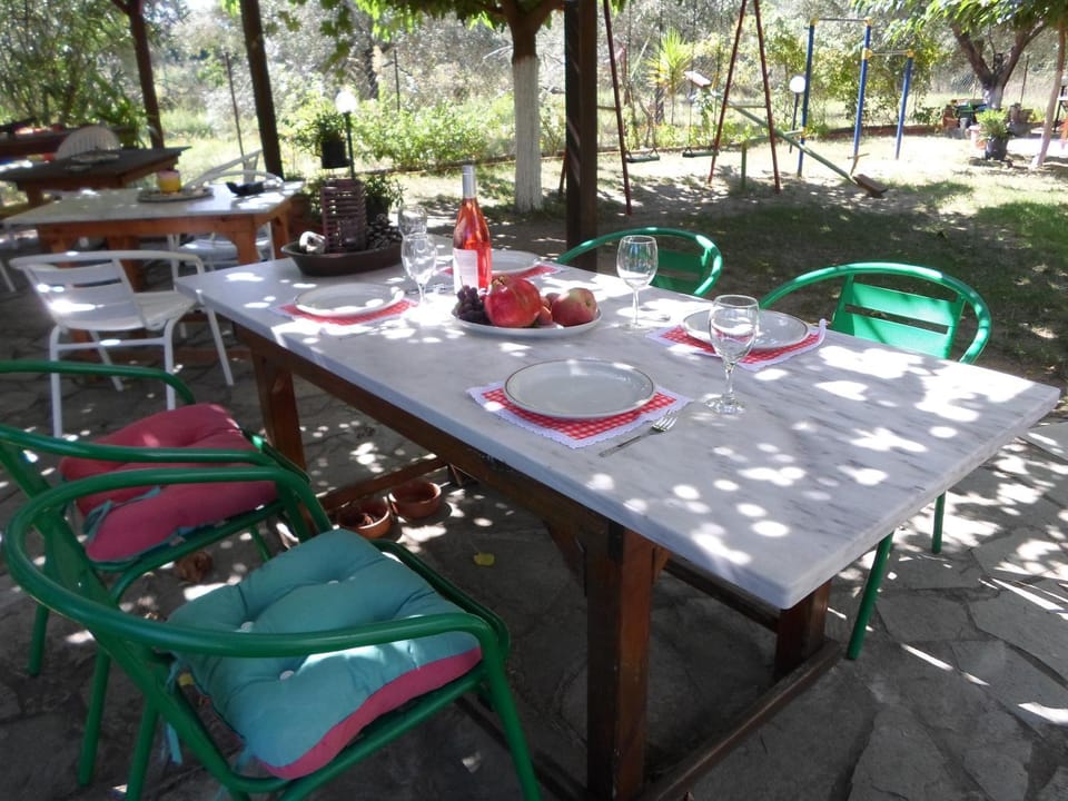 Restaurant/places to eat, Garden, Lounge or bar, Dining area