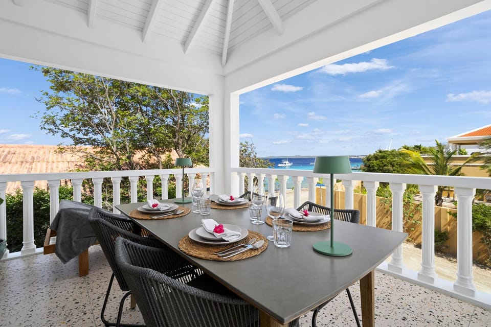 Patio, Day, Balcony/Terrace, Seating area, Dining area, Sea view