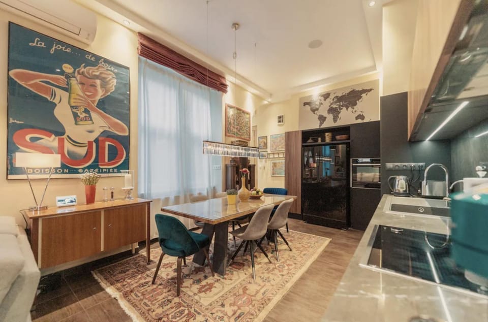Dining area, kitchen