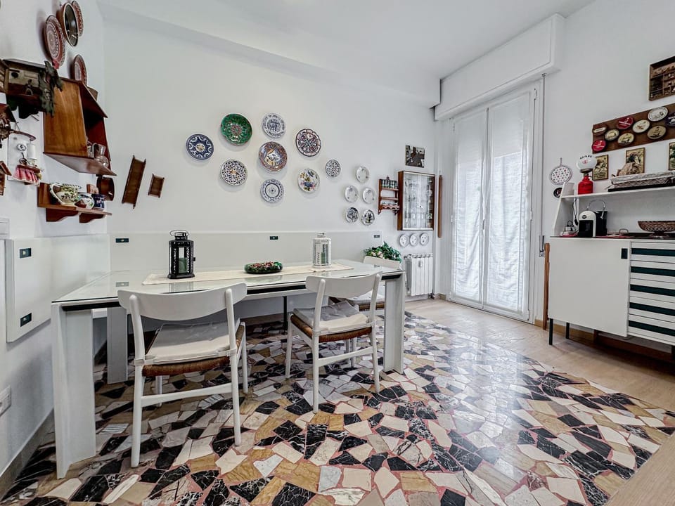 Dining area, oven, stove