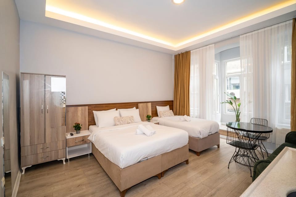 Bed, Living room, Photo of the whole room, Seating area, Bedroom