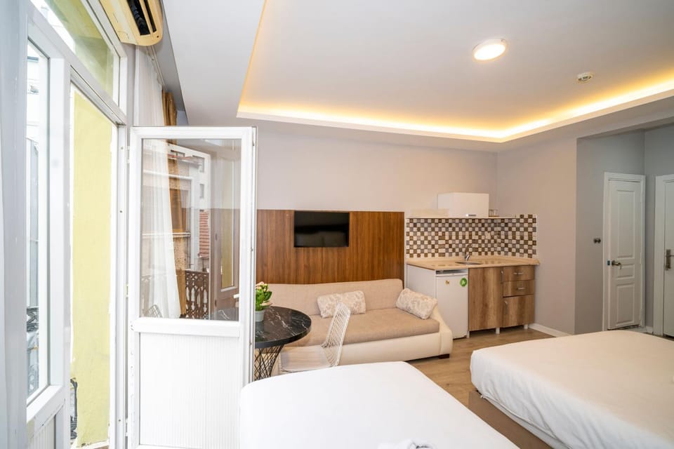 Bed, Photo of the whole room, Bedroom, towels, air conditioner