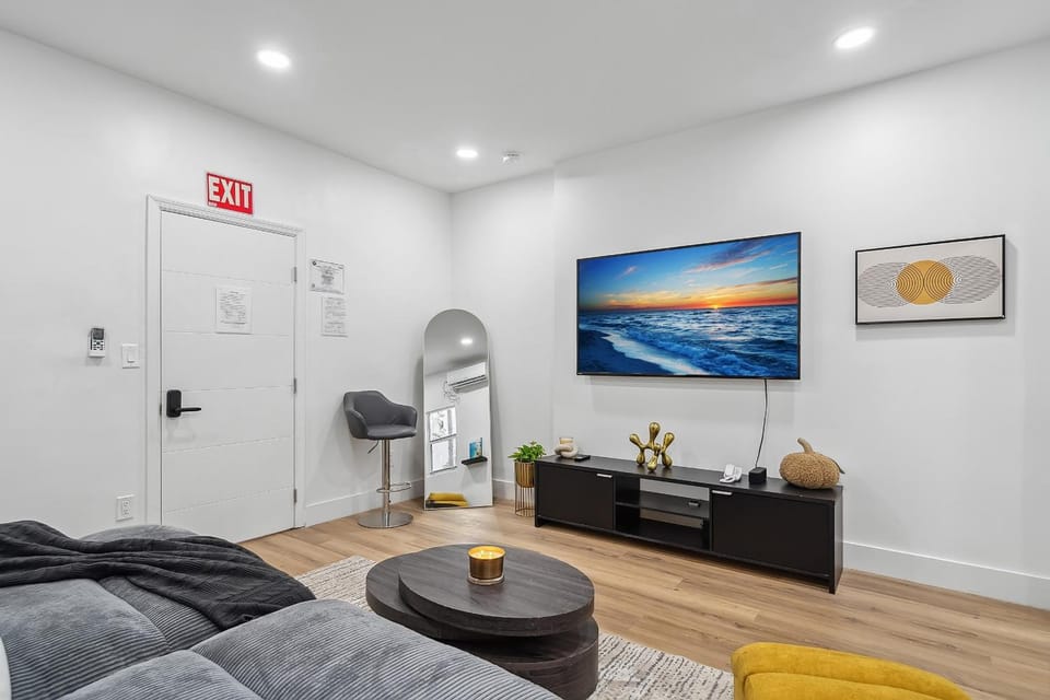 Casa Roselle # 2 Apartment in Hollywood Beach