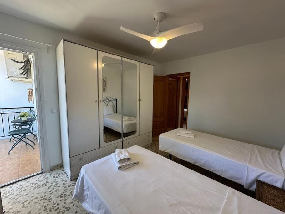 3 bedroom Private Home Cómpeta Free Parking Apartment in Axarquía