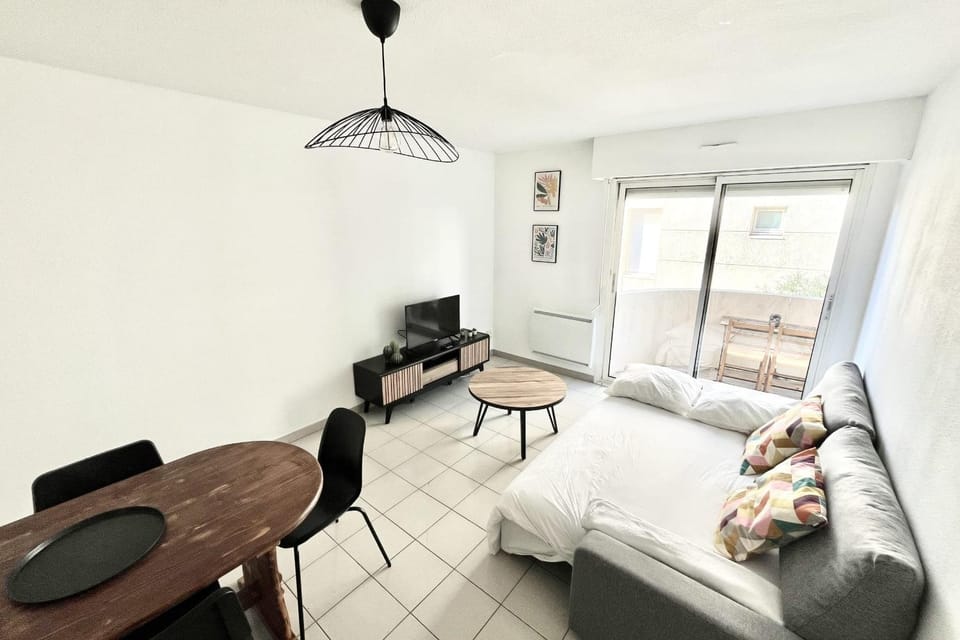 Apartment - Close to Tramway Apartment in Montpellier