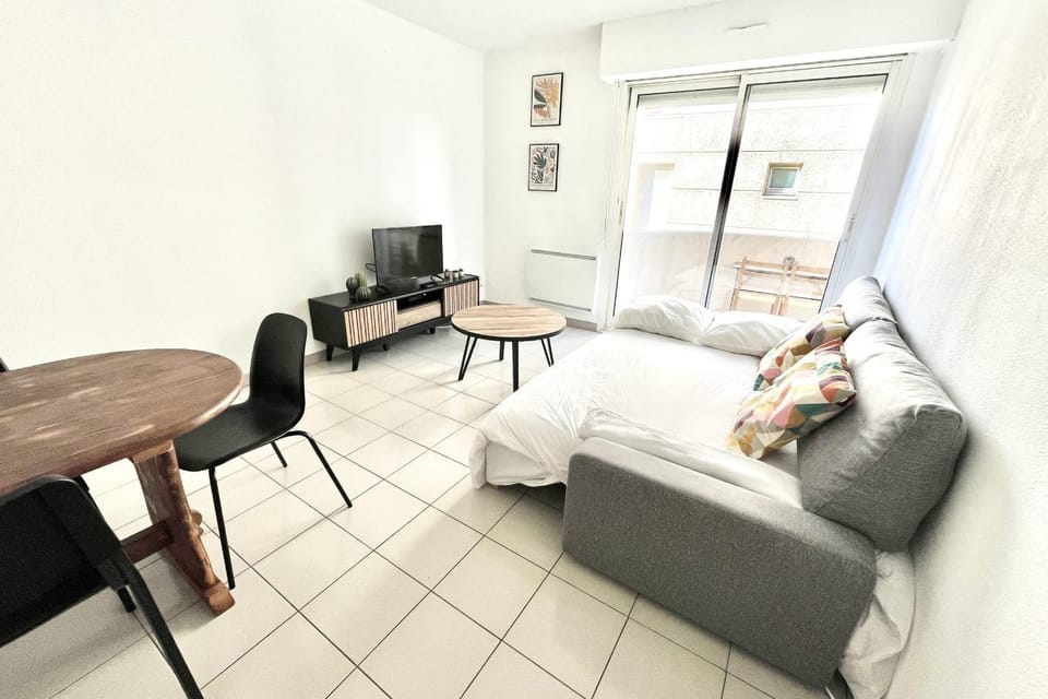 Apartment - Close to Tramway Apartment in Montpellier