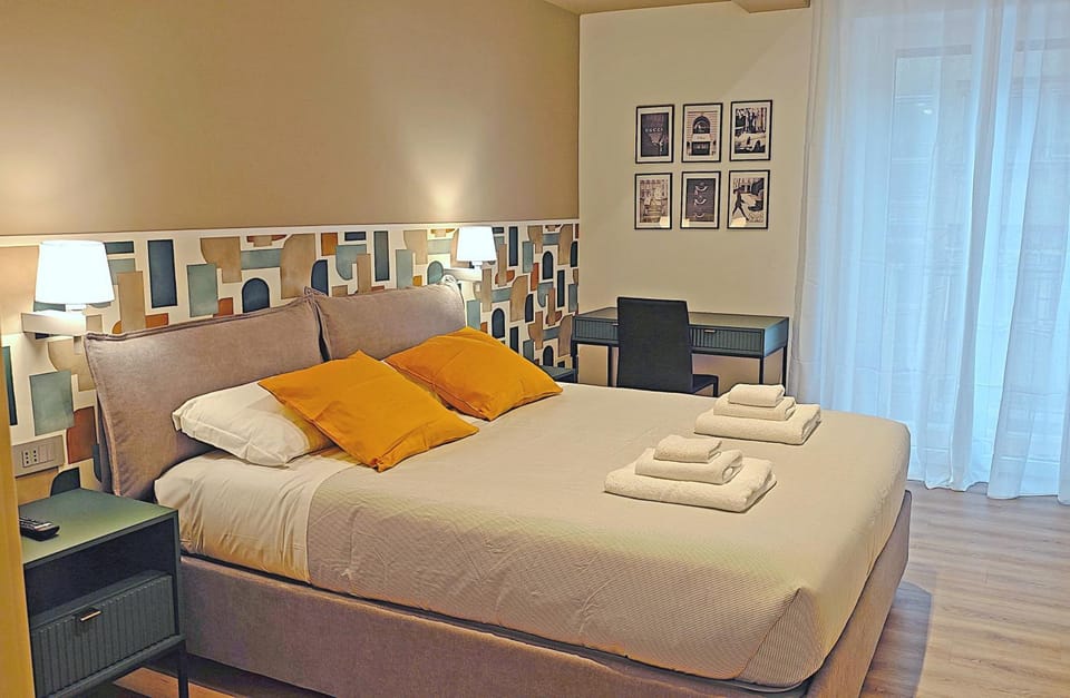 Bed, Balcony/Terrace, Photo of the whole room, Seating area, Bedroom, safe, towels, wardrobe