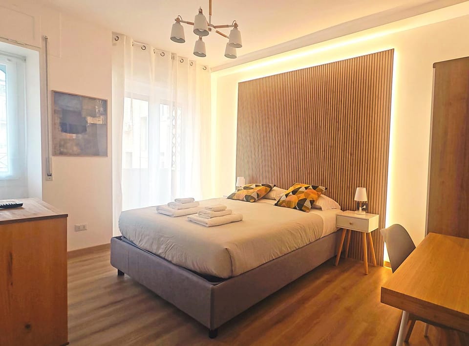 Bed, TV and multimedia, Balcony/Terrace, Photo of the whole room, Bedroom, safe, towels