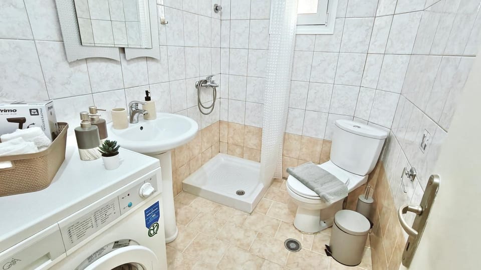 Shower, Toilet, towels, washing machine, dryer