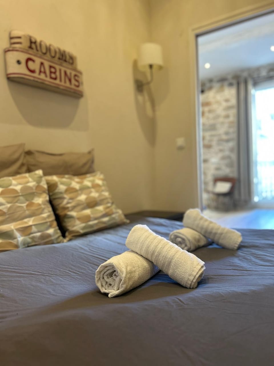 Bed, Photo of the whole room, Bedroom, towels