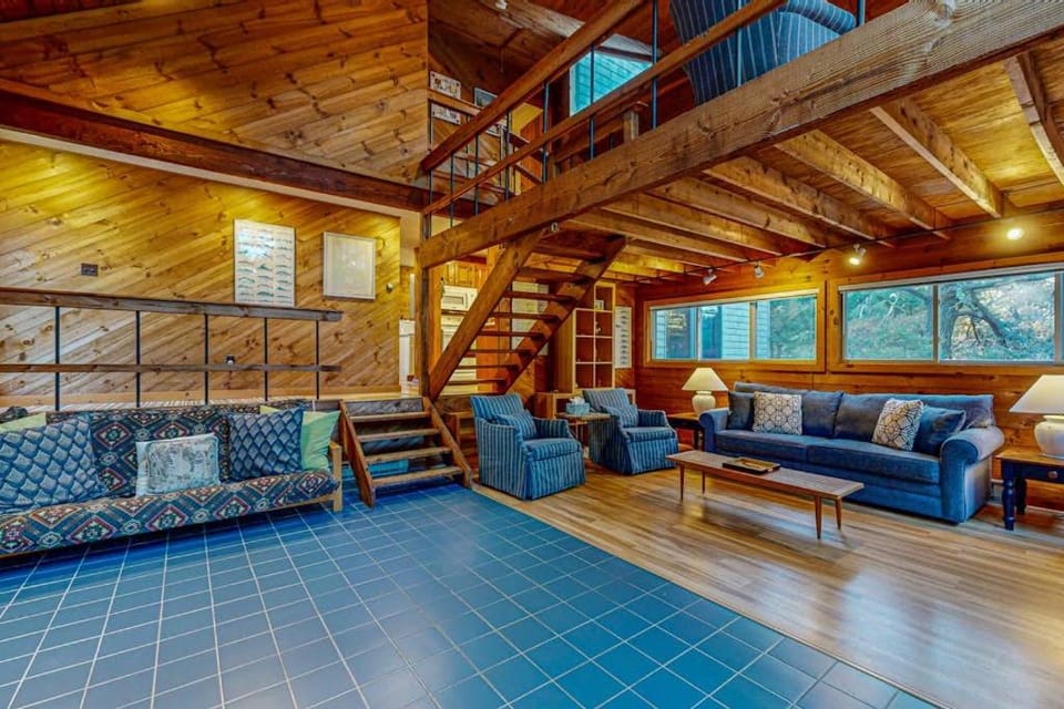 Cozy Island Cabin Cabin in Martha's Vineyard