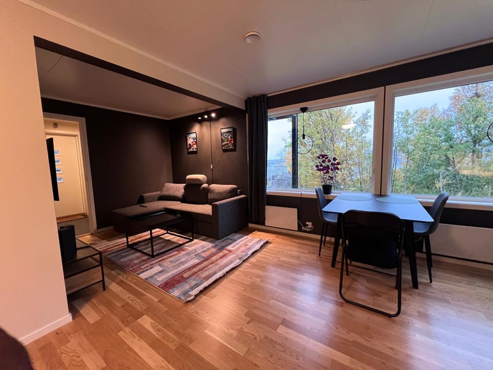 Communal lounge/ TV room, Dining area