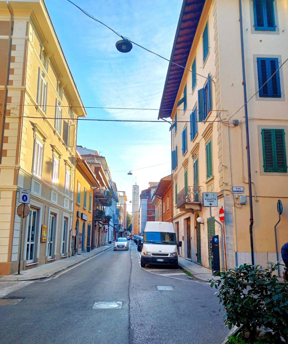 Property building, Neighbourhood, Street view, Parking