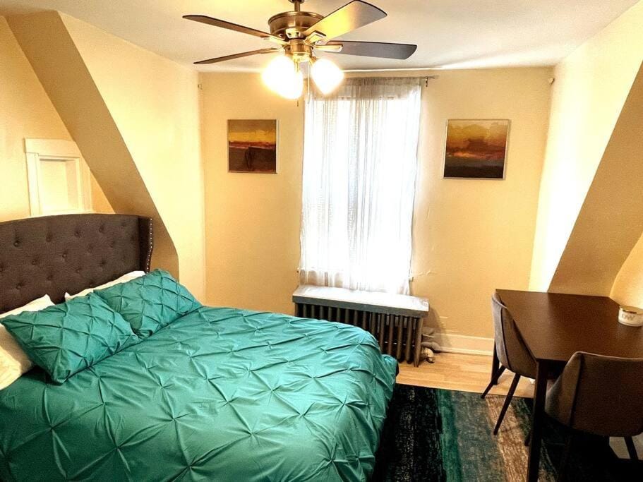 Exquisite Rogers Park 1 bedroom, 1 bath Apartment Near Evanston Apartment in Chicago