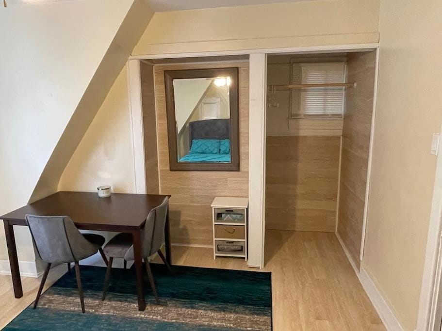 Exquisite Rogers Park 1 bedroom, 1 bath Apartment Near Evanston Apartment in Chicago